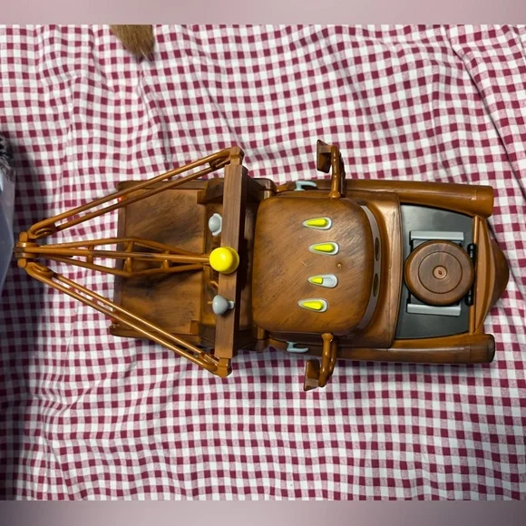 Tow Mater Popcorn Holder Disneyland - Picture 8 of 8